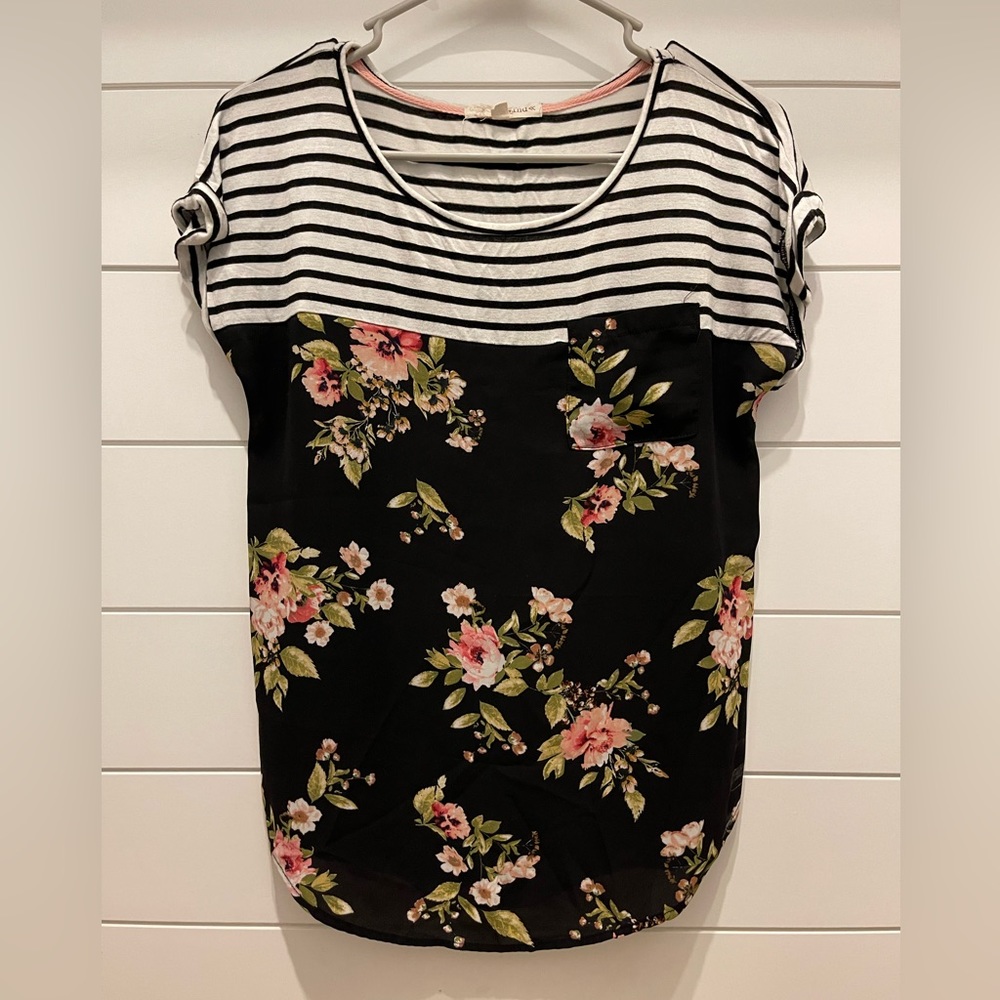 Rewind Short Sleeve Blouse Size Small
